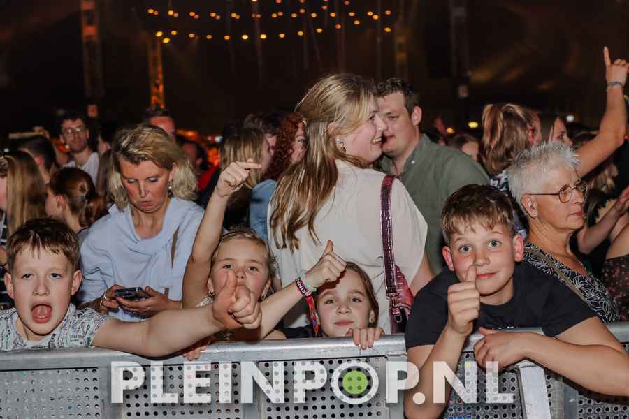 Publiek    Bezoekers (164)